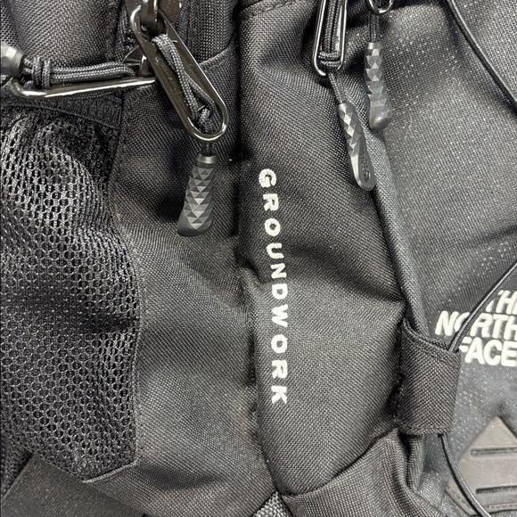 The North Face Ground Work adjustable Black Backpack with embroidered Logo - Picture 2 of 15